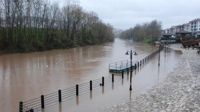 İran'ın Güneydoğusundaki Sel Felaketinde 2 Kişi Hayatını Kaybetti