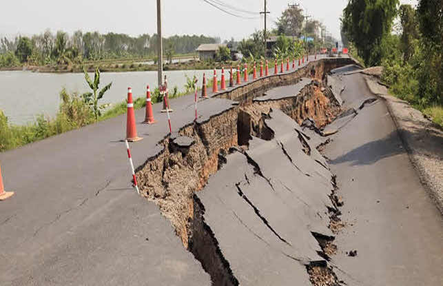 Papua Yeni Gine'de 7 büyüklüğünde deprem