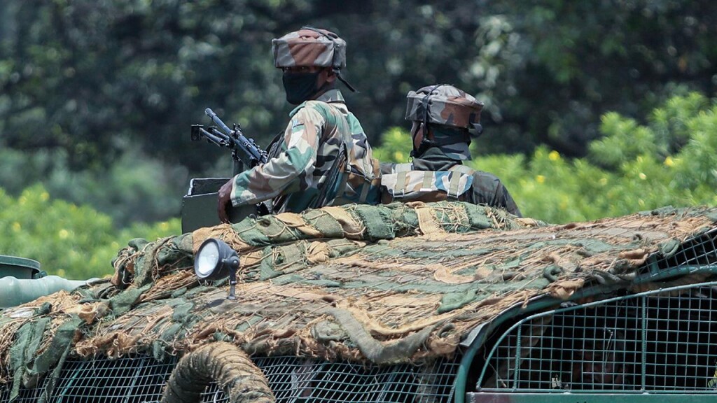 Hindistan, Çin ile ihtilaflı bölge Ladakh'a 68 bin asker sevk etti
