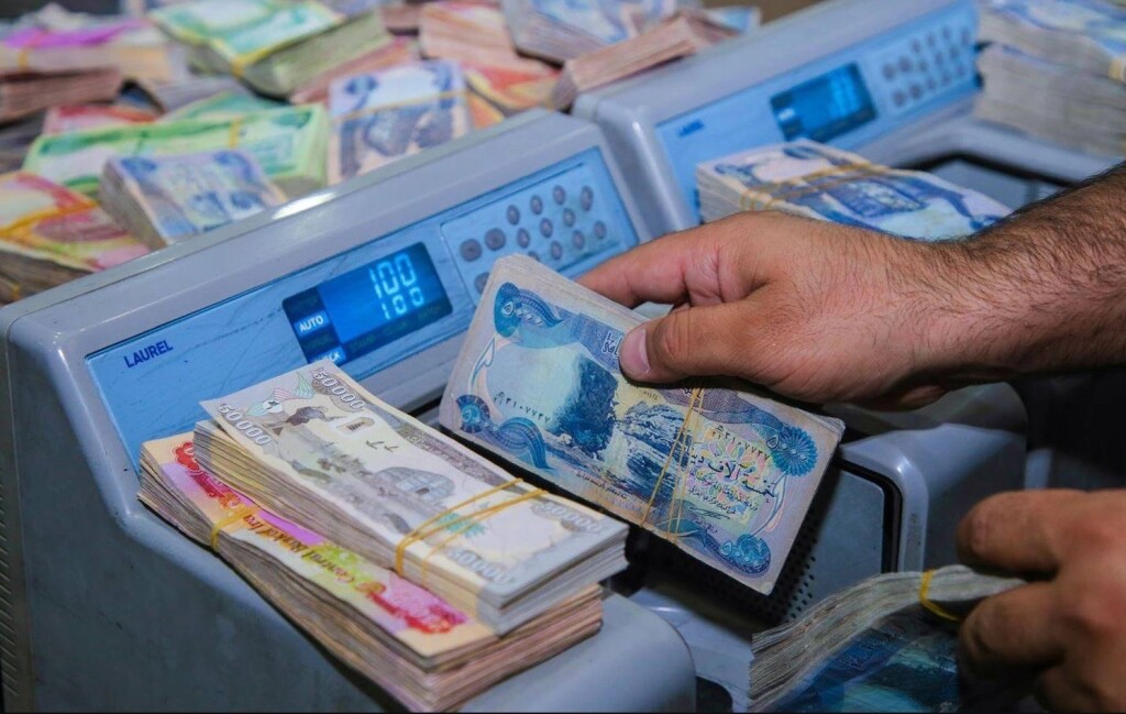 Emeklilik Kurumu, Anbar'da uygun olmayan kişilere ödenen 820 milyar Irak dinarını geri alıyor