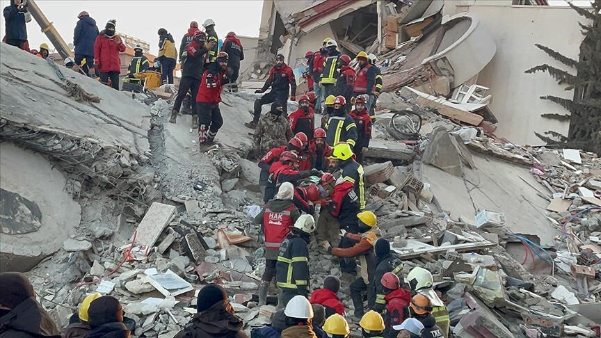Türkiye'deki depremlerde 12 bin 873 kişi hayatını kaybetti