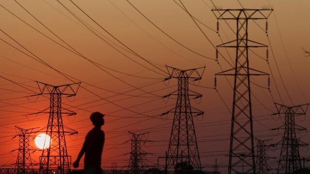 Pakistan'da yaklaşık 220 milyon kişi elektriksiz kaldı