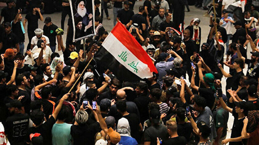 Mecliste Eylem Yapan Sadr Destekçileri,