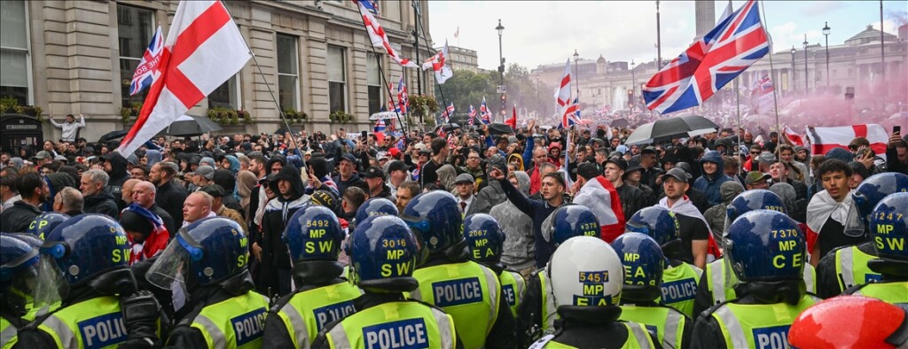 Londra'daki aşırı sağ eyleminde 26 polis yaralandı, 25 kişi gözaltına alındı