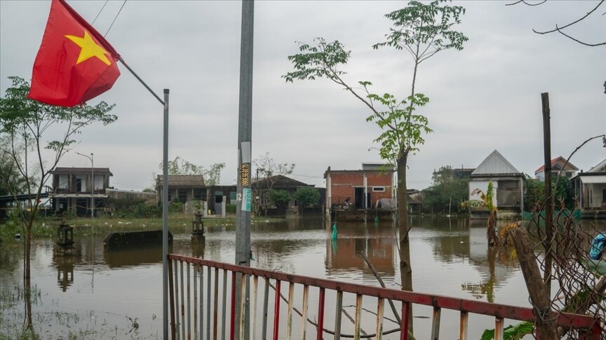 Vietnam'da şiddetli yağışların neden olduğu sellerde ölü sayısı 90'a yükseldi