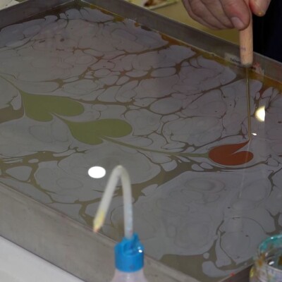 Bağdat’ta renklerle hayat bulan Ebru Sanatı gösterisi